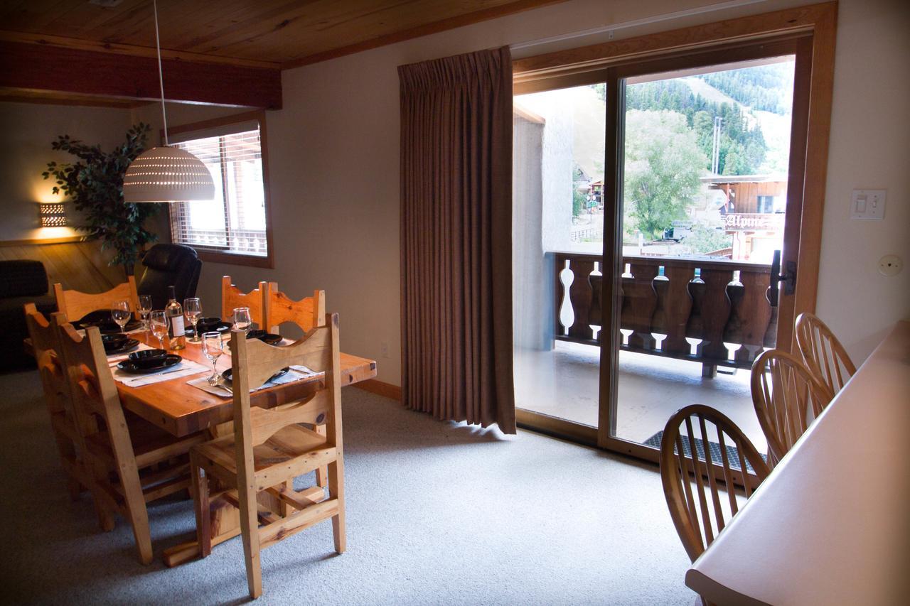 רד ריבר Sitzmark Sports Lodge מראה חיצוני תמונה